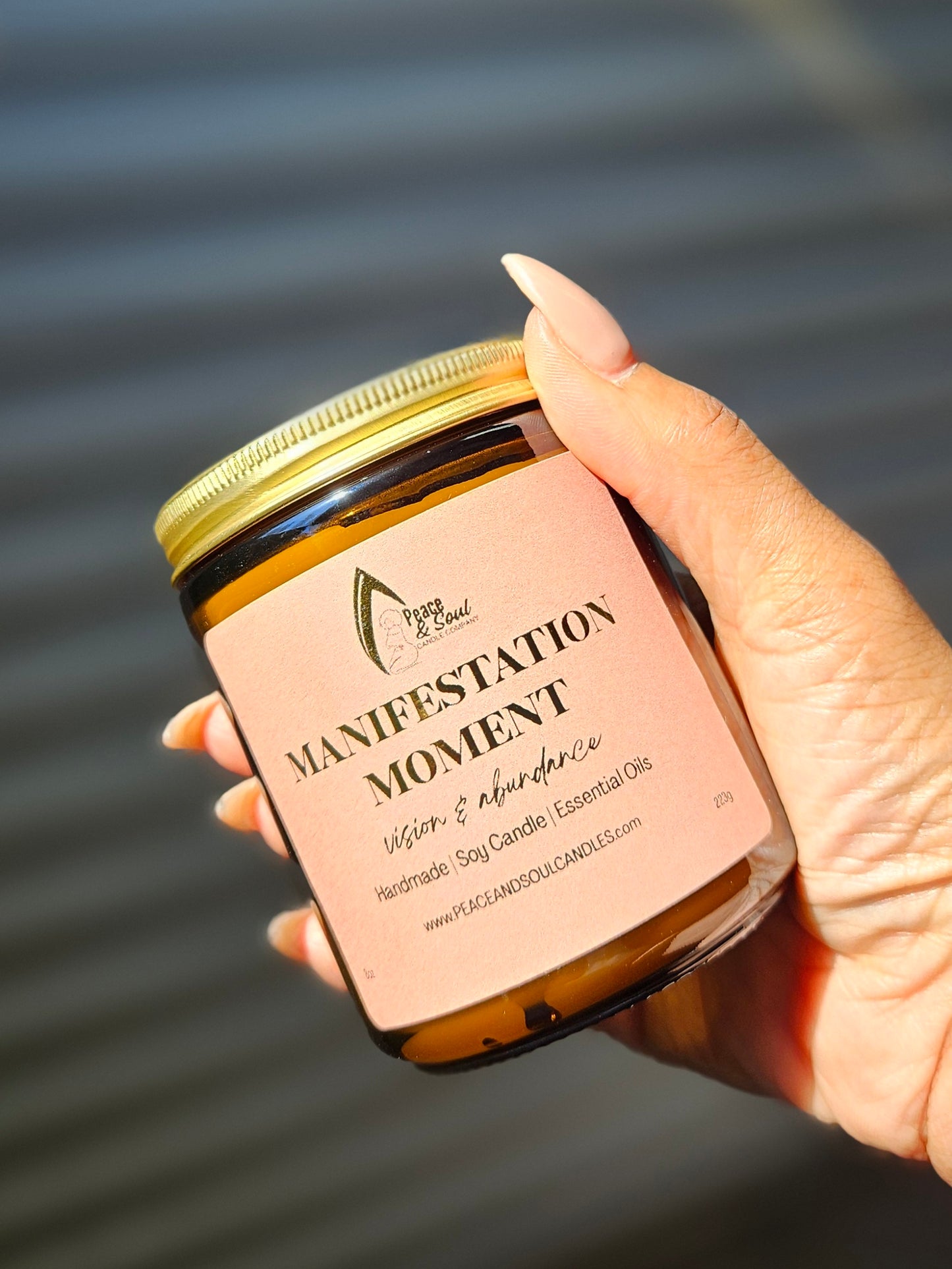 Manifestation Moment - Luxurious Vanilla Scented Candle